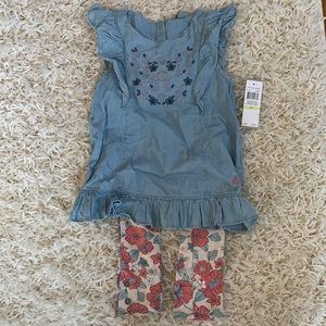 Chambray sleeveless top and floral leggings set